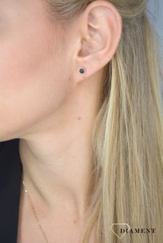 Złote kolczyki przy uchu 333 czarna cyrkonia KL 693C 333 💎 Złote kolczyki z czarną cyrkonią 💎 Złote kolczyki przy uchu z zapięciem na sztyft  (1).JPG
